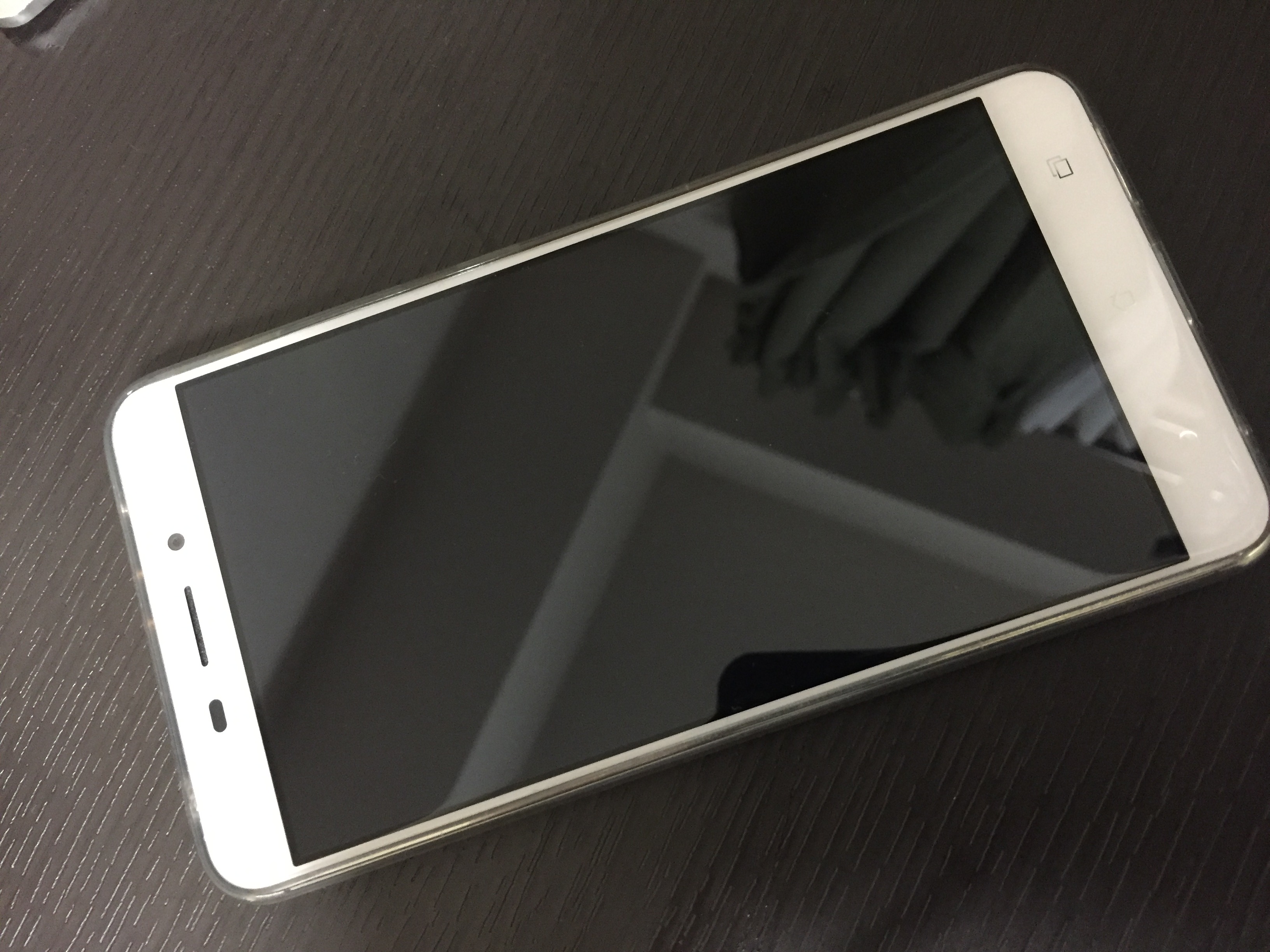【Zenfone3 lazerレビュー】カメラ好きにおすすめなスマホです
