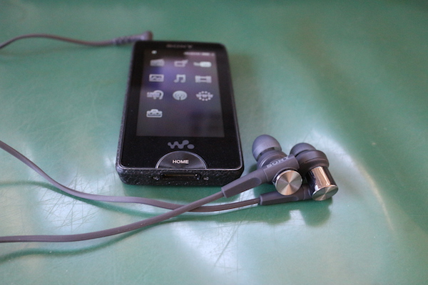 低価格で驚異の重低音を実現した注目製品MDR-XB55AP-Bの良さを徹底解説