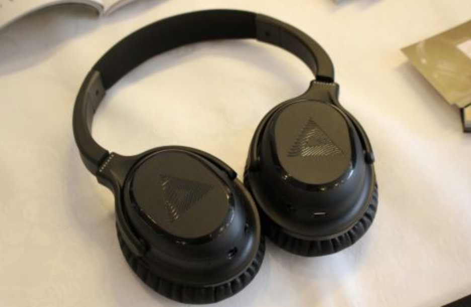 聴力に基づいて最適な音を届けるヘッドフォン「A-01」