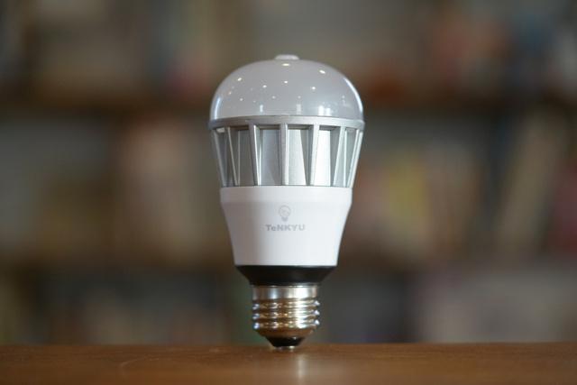 色で天気を知らせてくれる電球、それがTeNKYU!もう傘は忘れない!!