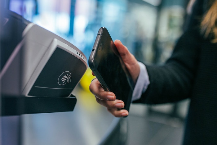 スマホでできるQR・バーコード決済とは?メリットと使い方を紹介